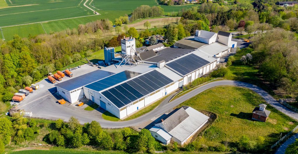 Wir lagern und veredeln Ölsaaten und Getreide. In den Geschäftsbereichen Umschlag von Bioprodukten, Pflanzenölproduktion sowie Holzpelletgroß- und -einzelhandel sind wir stark diversifiziert.